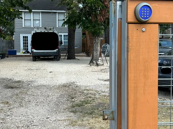 5908 Cochran St, Houston, TX 77009