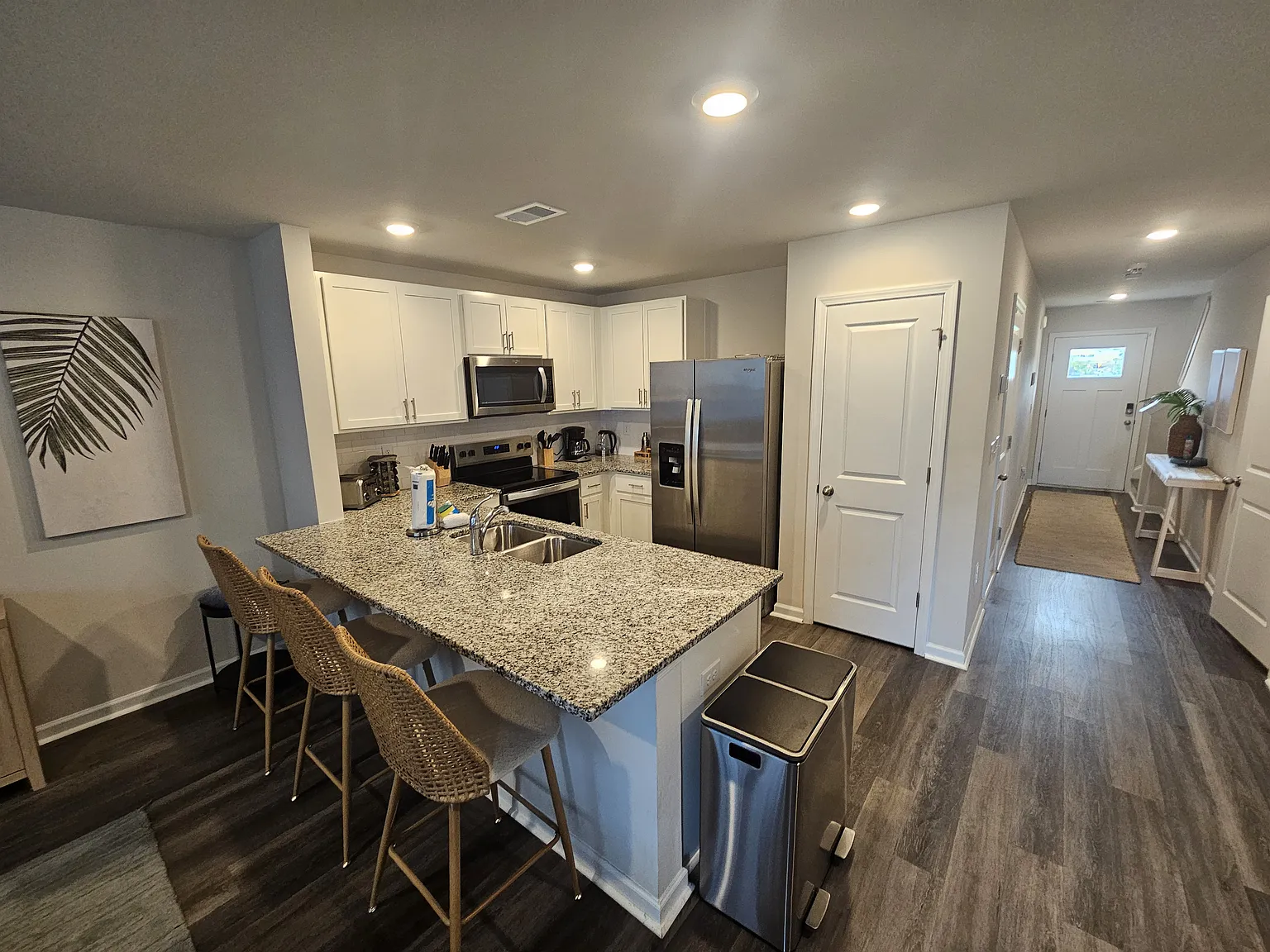 3 bed, 2.5 bath, 1418 sqft, $2,300 — Photo 4
