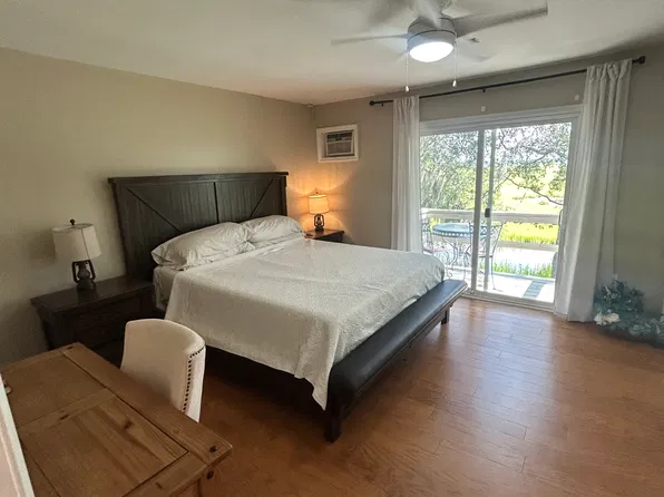 510 Saint Charles Ct, Charleston, SC 29407