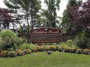 81 Hidden Ponds Cir, Smithtown, NY 11787