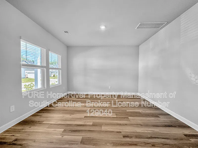 4 bed, 2.5 bath, 2345 sqft, $2,195 — Photo 3