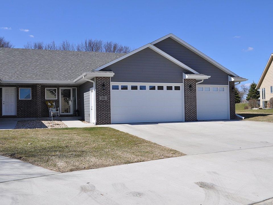 1st image of 28 E Venetian Dr