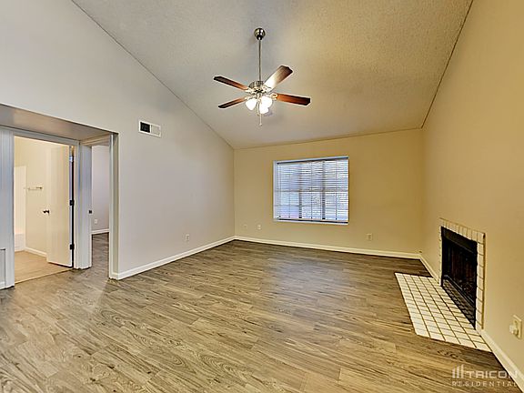 2nd image of 921 W University Dr Unit 1093