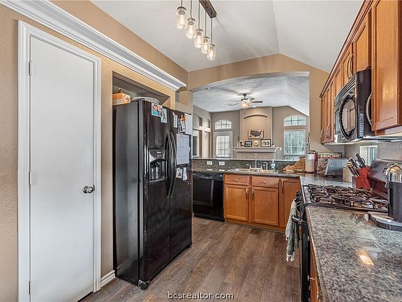 4th image of 3907 Bridgeberry Ct