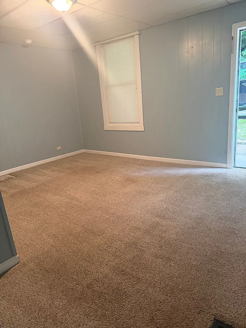 2 Bedroom 1 Bathroom Single House — Photo 2