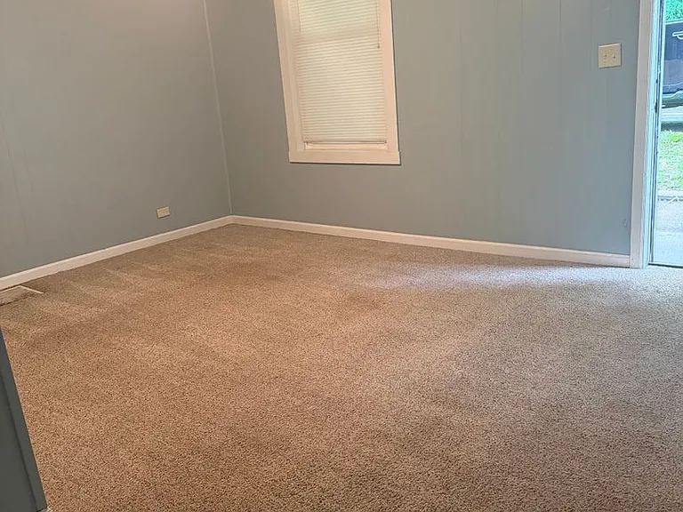 409 Evergreen Rd — Photo 2