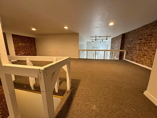 Rented by KNOCKKNOCK LLC | media 10