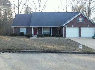 1946 Eastlake Dr, Tupelo, MS 38804