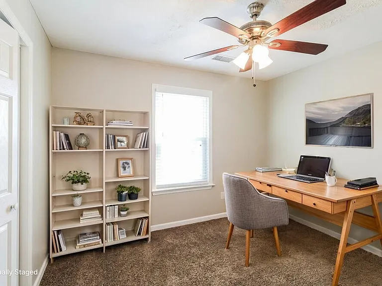 245 Heritage Cir E — Photo 16
