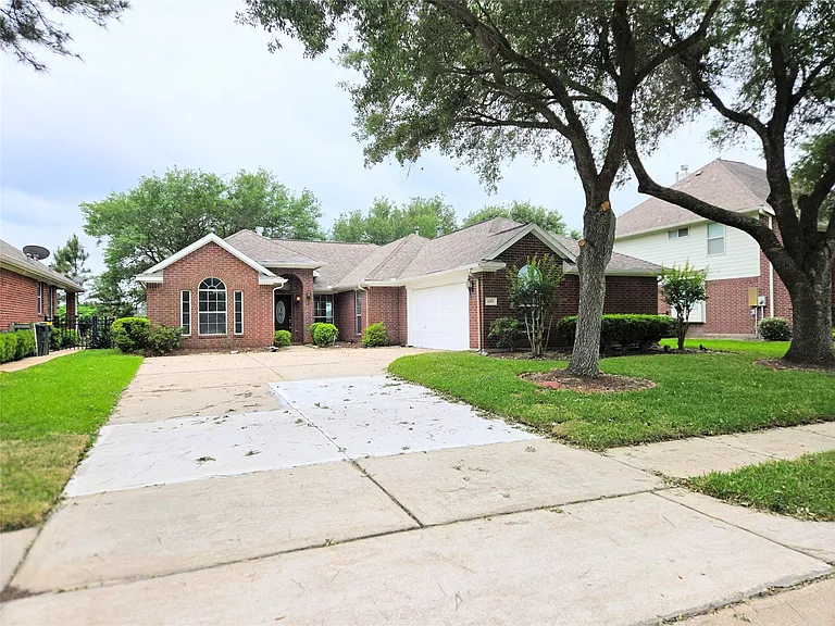 4018 Crystal Lake Cir N — Photo 5