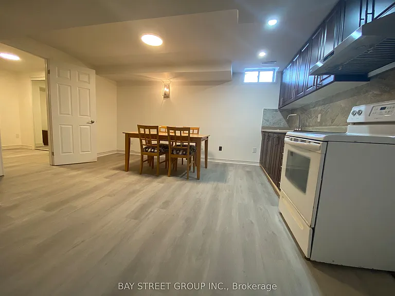 8 Kerwood Pl — Photo 5