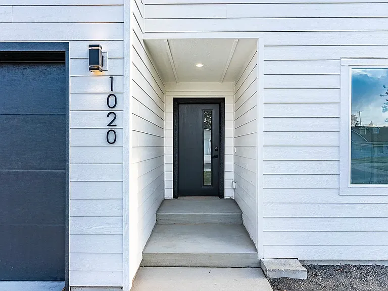 1020 E Decatur Ave — Photo 2