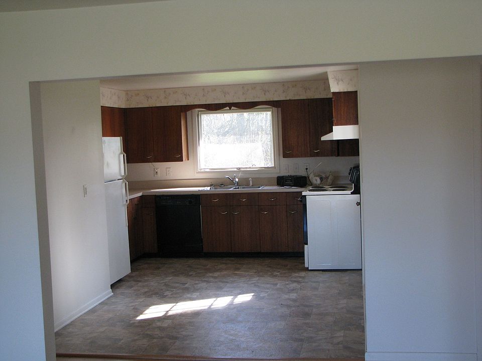 2nd image of 261 Harbor Rd #1