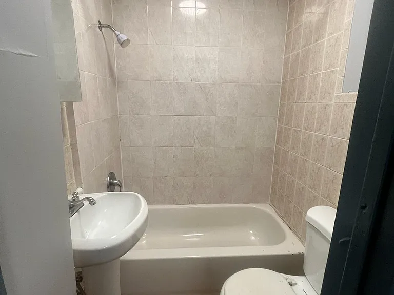 44 4th St #1R — Photo 6