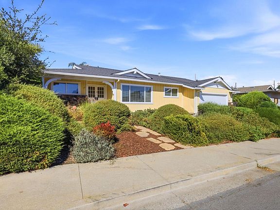 3rd image of 131 Woodcrest Pl