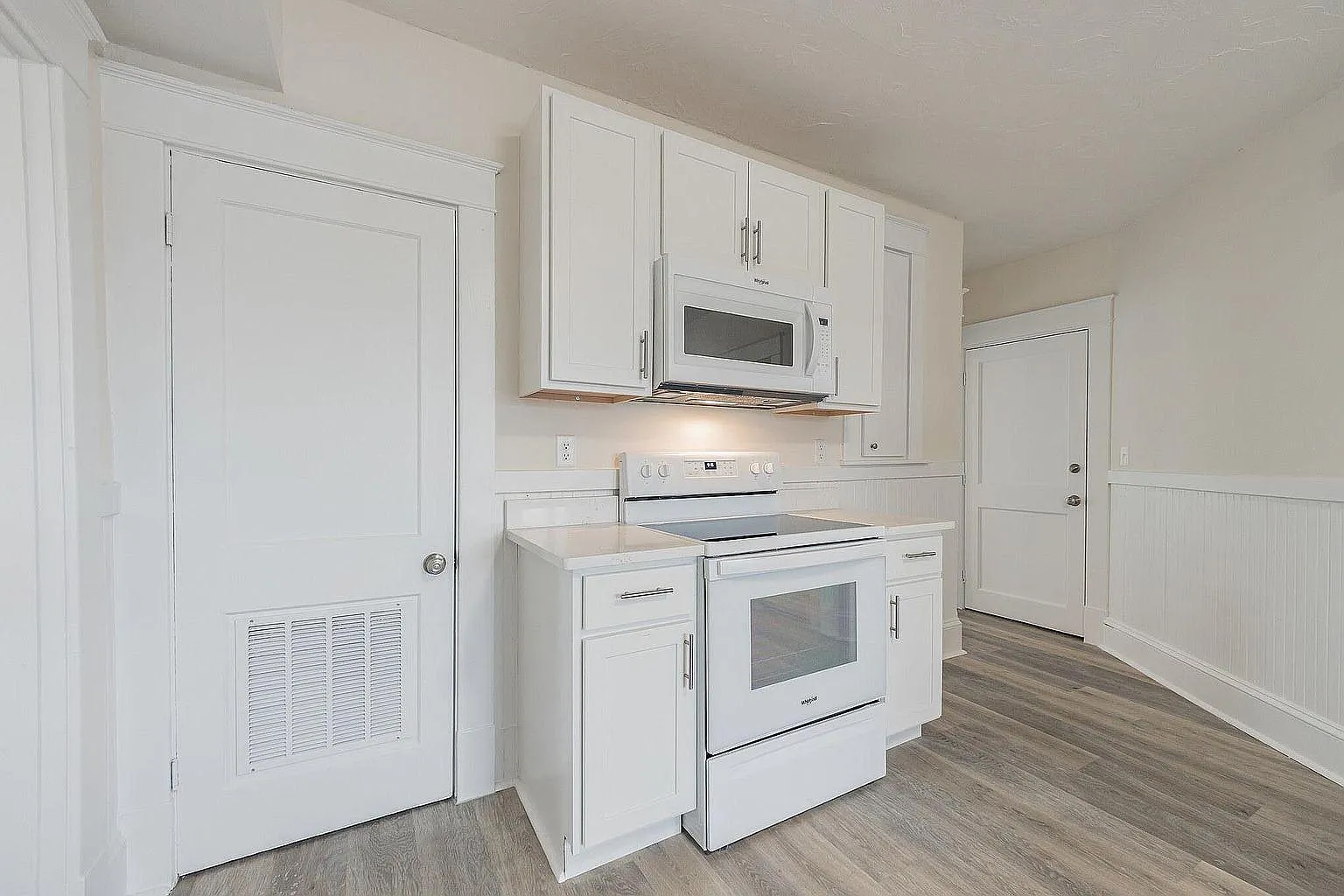 3 bed, 1350 sqft, $2,500 — Photo 4