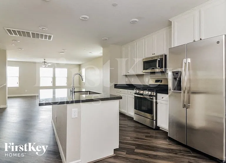 803 N Water St — Photo 6
