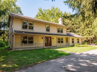 S67W24425 Skyline Ave, Waukesha, WI 53189