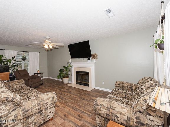 4th image of 1246 Edenbridge Way