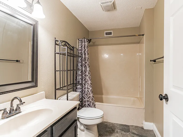Destin Apartments — Photo 13