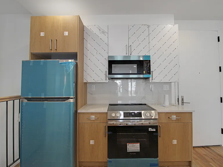 1387 Madison St #1R — Photo 7