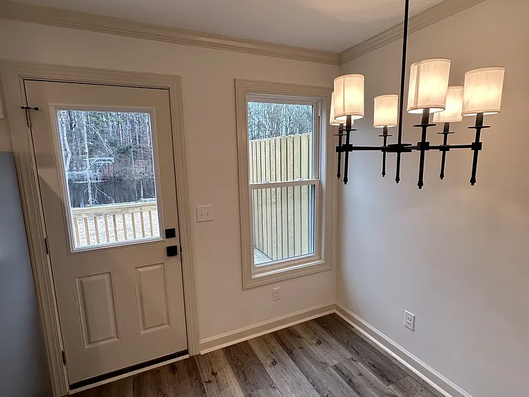 177 N Clarendon Dr — Photo 4