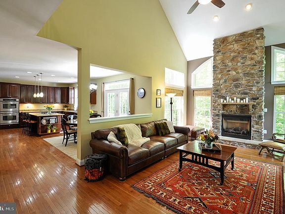 2nd image of 11808 Sumner Glen Dr