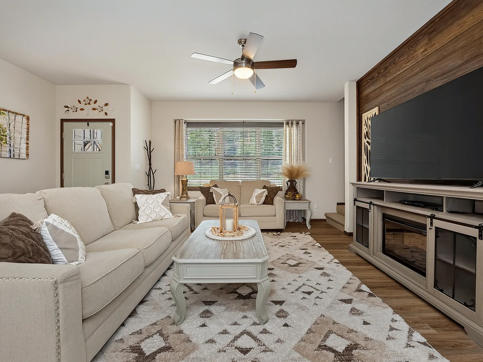 4 bed, 2501 sqft, $4,000 — Photo 3