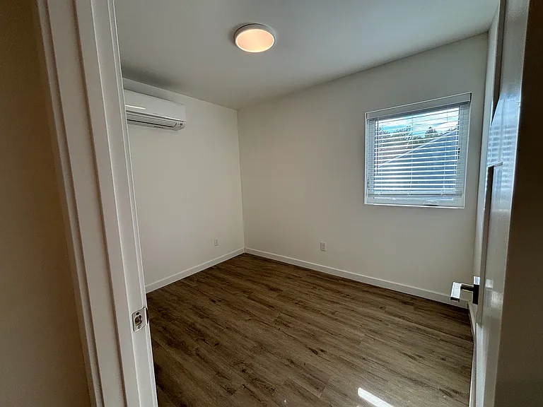5017 S Roxbury St — Photo 17