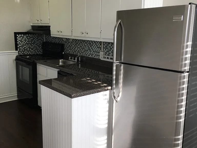 LaSalle Apartments — Photo 8