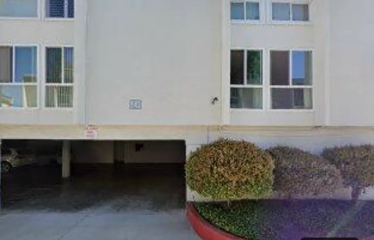 2 bed, 975 sqft, $4,295 — Photo 2
