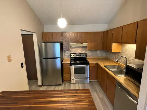 3440 Golfview Dr Unit 301, Eagan, MN 55123
