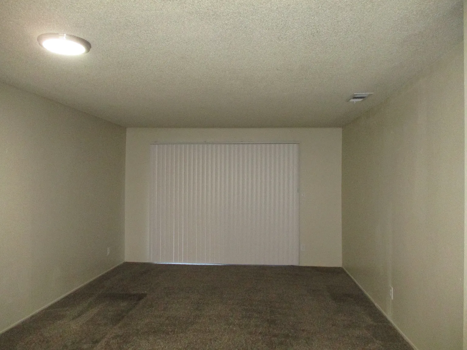 3 bed, 1332 sqft, $2,200 — Photo 3