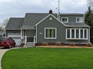 2628 Eastmoreland Dr, Oregon, OH 43616
