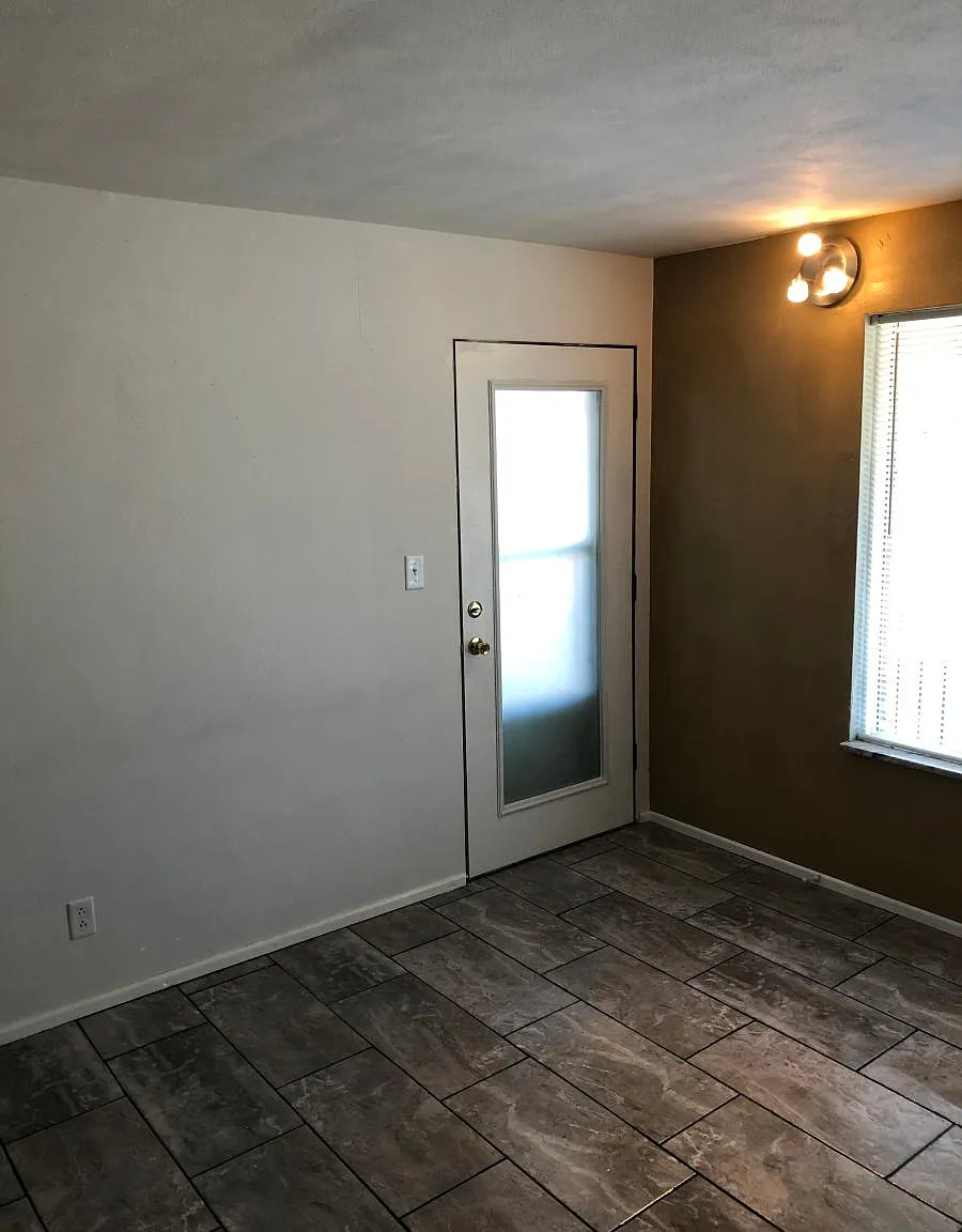 217 Anderson Lane — Photo 3