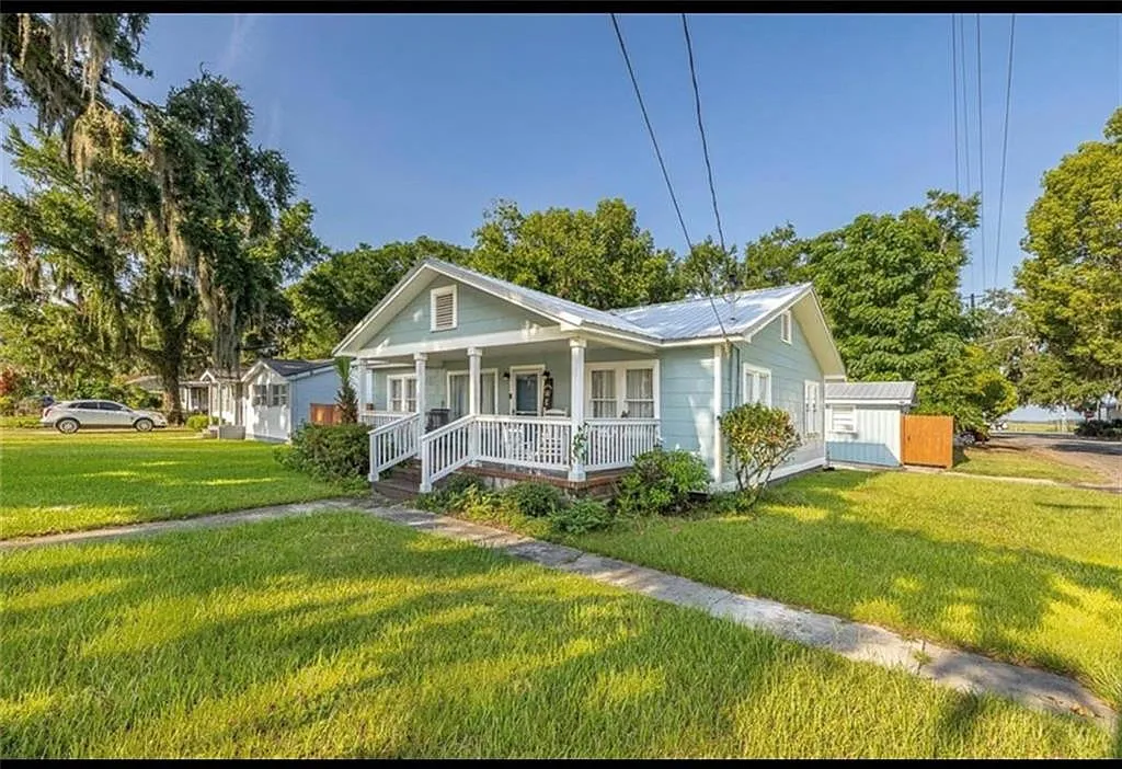 3 bed, 2.0 bath, 1780 sqft, $2,000 — Photo 1