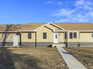401 Eureka St, Waterloo, IA 50702