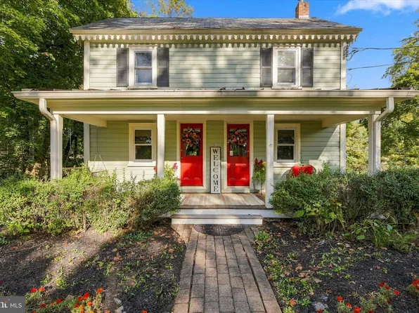 65 Mathews Ave, Doylestown, PA 18901
