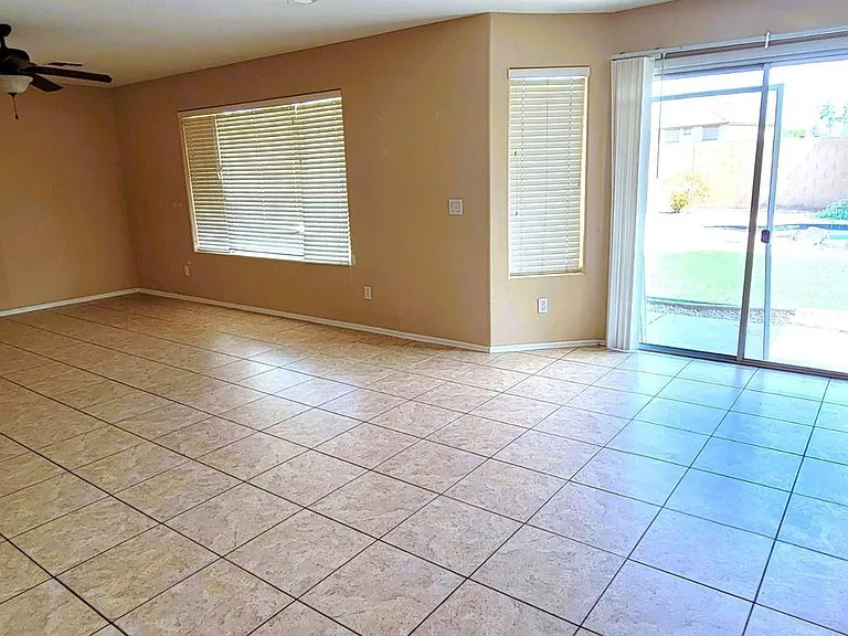 17440 W Caribbean Ln — Photo 5