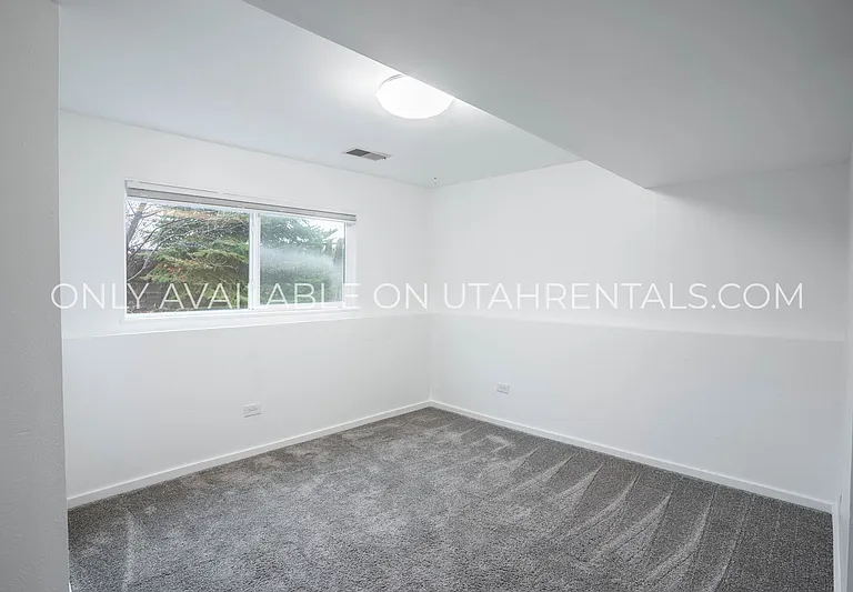 893 N 500 E — Photo 19