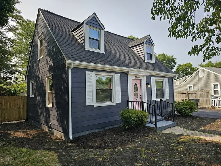 3907 E Chatham Dr — Photo 4