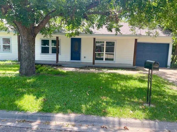 411 W Bluff St, Granbury, TX 76048