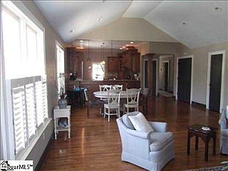 5th image of 606 Crescent Ave
