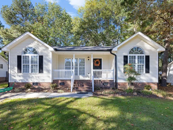 209 Trestlewood Ln, Clayton, NC 27520