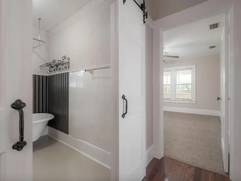 4506 N Ola Ave — Photo 2