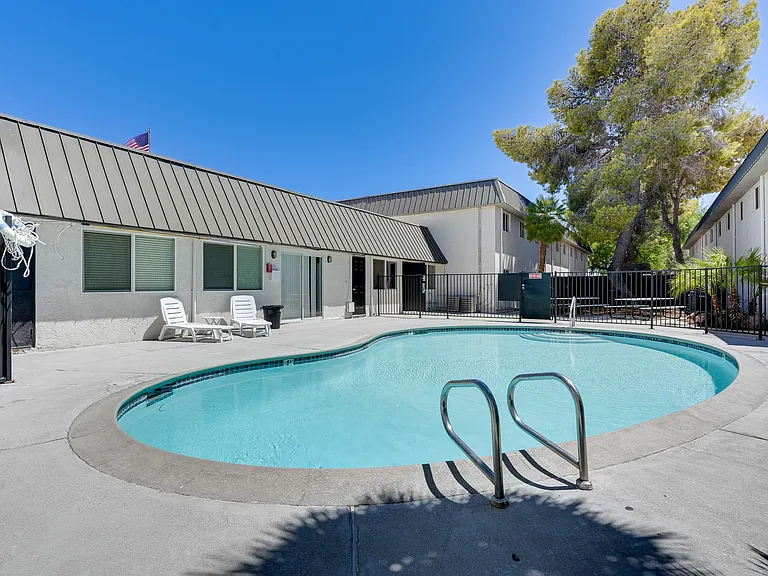 Red Rock Cove Apartments — Photo 5