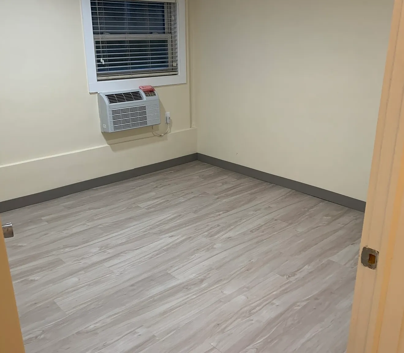 2 bed, 500 sqft, $1,450 — Photo 4