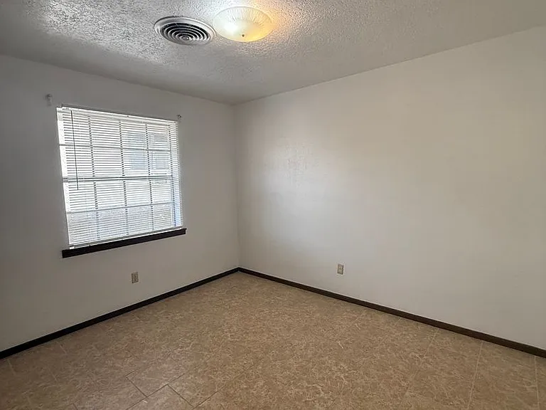 950 Mormon Dr — Photo 6