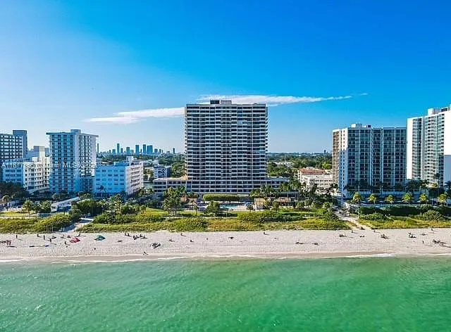 2555 Collins Ave #2200