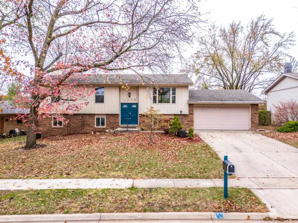 1308 Schroeder Dr, Normal, IL 61761